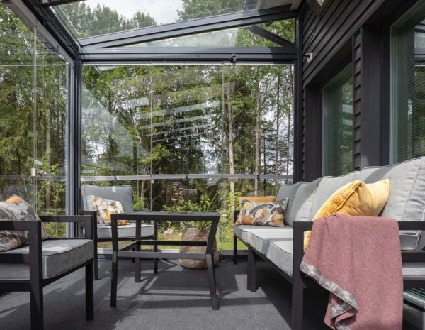 Glasa in balkong villa