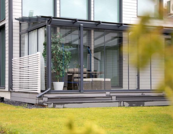 Glasa in balkong villa